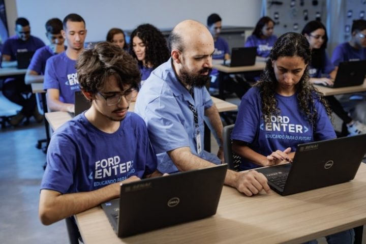 Com mais vagas e conteúdo ampliado, Ford abre inscrições em São Paulo e Bahia