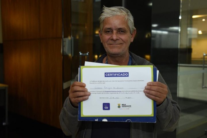 Quase 60 pessoas em situação de rua formam em programa da PBH
